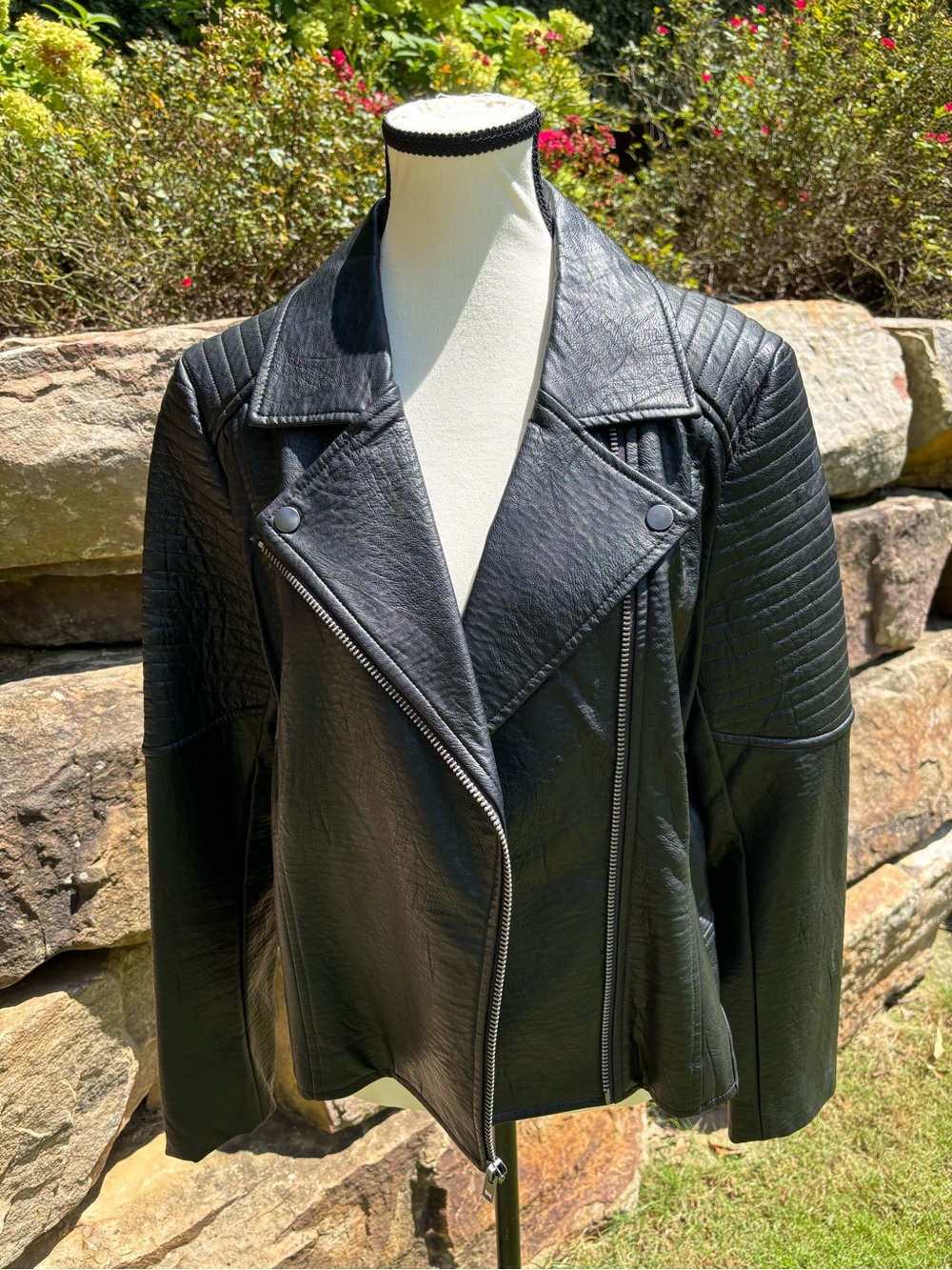 cupcakes & cashmere Black Quilted Sleeve Moto Jacket Size L. Excellent Condition